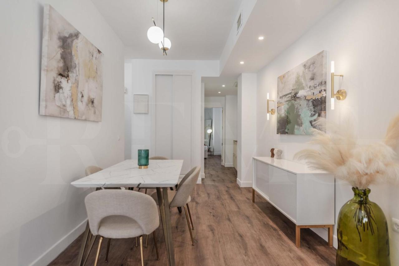 Designed Minimalist - Center By Rems Apartament *